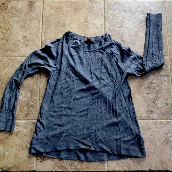 Lightweight sweater, forgiving in the tummy area, feels like fine waffle knit - Picture 1 of 4